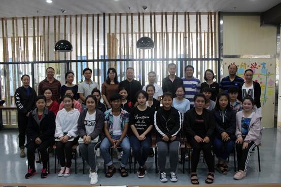 说明: G:\公共课部\17-18下\语言结对照片\IMG_1838.JPG