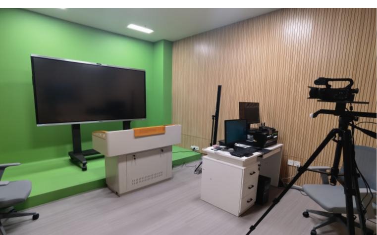 数字赋能教学！我校虚拟录播教室正式启用